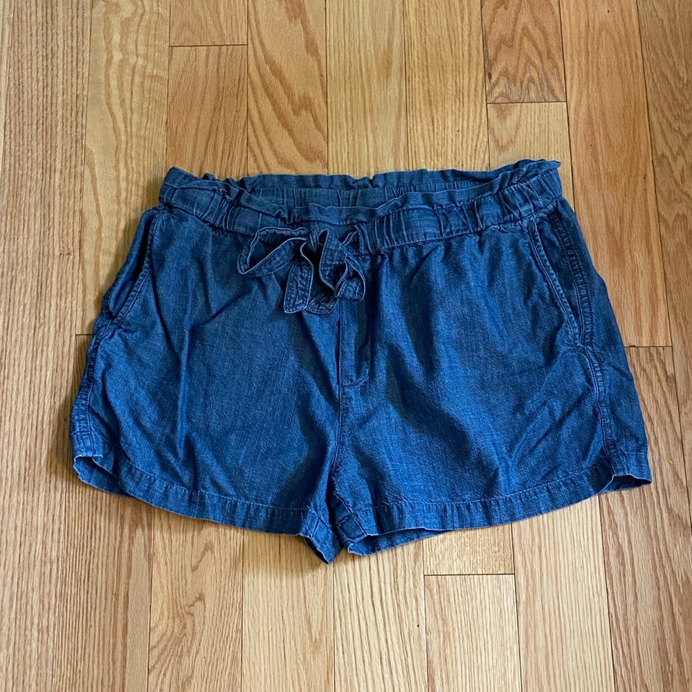 Caslon Drawstring Shorts in Chambray